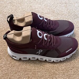 On Cloud Running Women’s Burgundy Sneakers